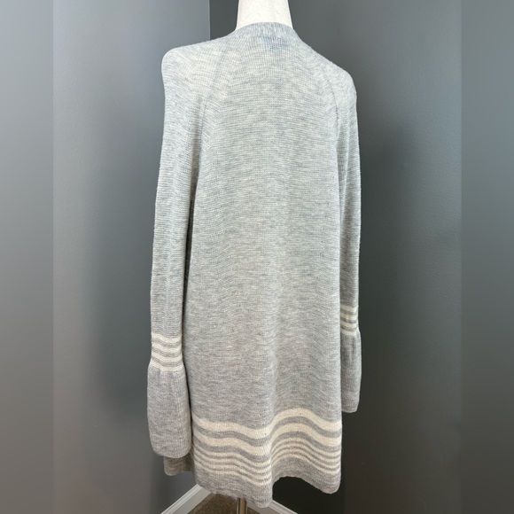 Vineyard Vines 100% Merino Wool Long Line Cardigan Size M Grey & Cream Soft - Picture 3 of 9
